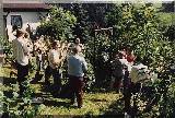 Zu besonderen Anlssen von Blserkollegen wird der Posaunenchor auch mal in den Garten eingeladen, um erst zu blasen...